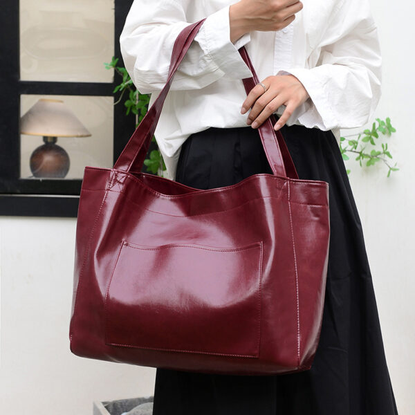 Soft Leather Retro Oil Waxed Leather Large Capacity Shoulder Bag - Image 3