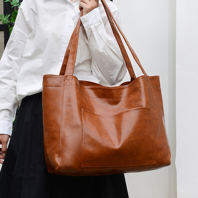 Soft Leather Retro Oil Waxed Leather Large Capacity Shoulder Bag