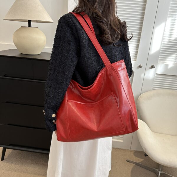Soft Leather Retro Oil Waxed Leather Large Capacity Shoulder Bag - Image 2